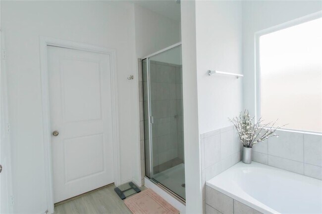 Building Photo - 1404 Aquilla Dr