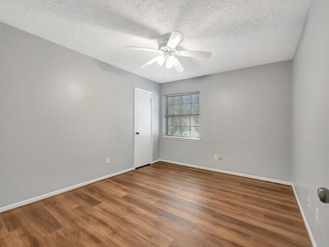 Building Photo - 15014 Torry Pines Rd