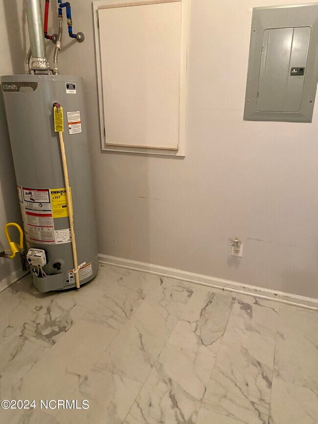 Building Photo - 523 Spring Forest Rd