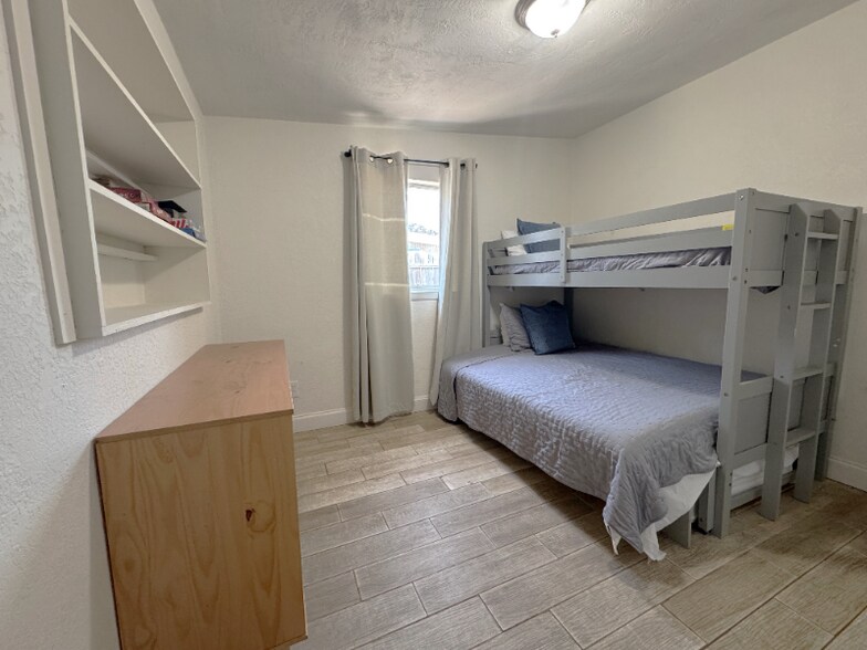 Building Photo - 10996 106th Ave N