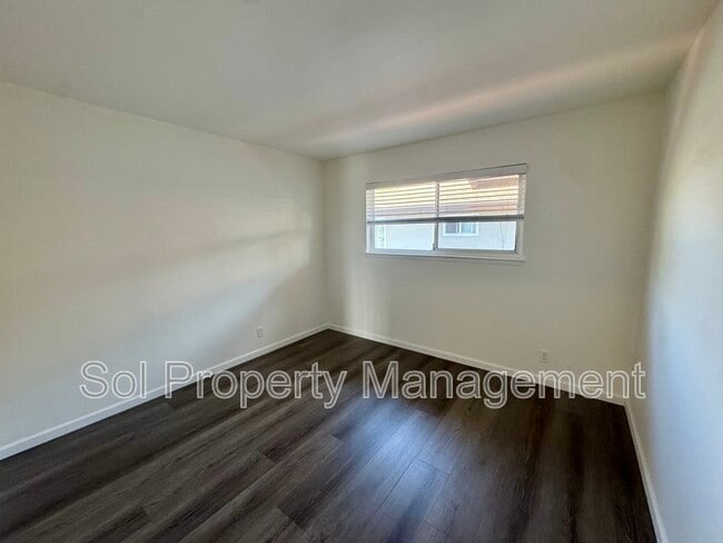 Building Photo - 1053 W Hamilton Ave