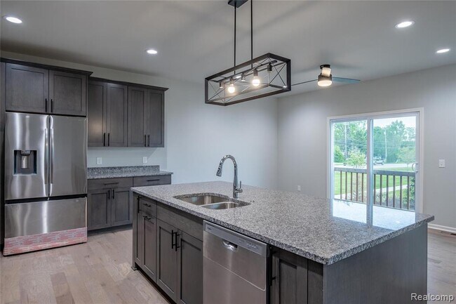 Building Photo - 24180 Liberty Hill Dr