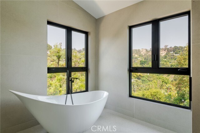 Building Photo - 2608 Zorada Dr