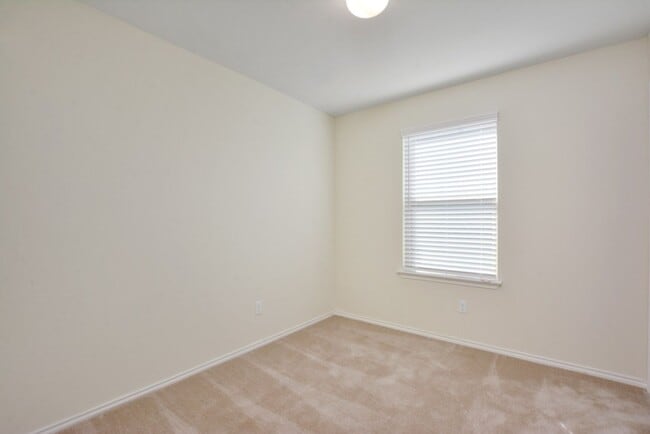 Building Photo - Inviting 4BD/3BA Rental Home with Walk-In Closet & Big Yard