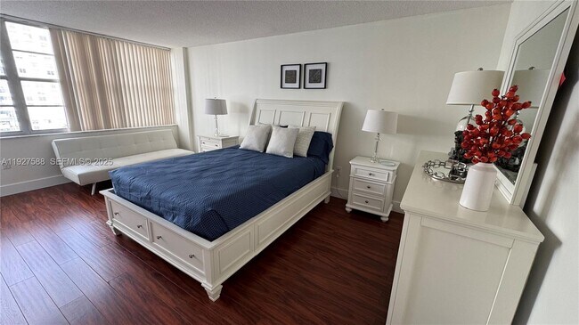 Building Photo - 18071 Biscayne Blvd