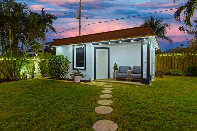 Building Photo - 4780 SE Bayshore Terrace