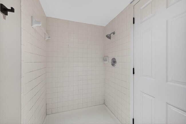 Building Photo - 1650 SE Green Acres Cir