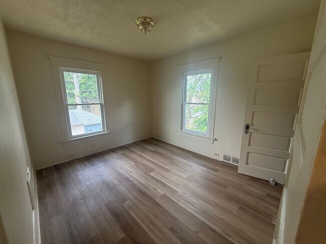 Building Photo - Fulton Duplex