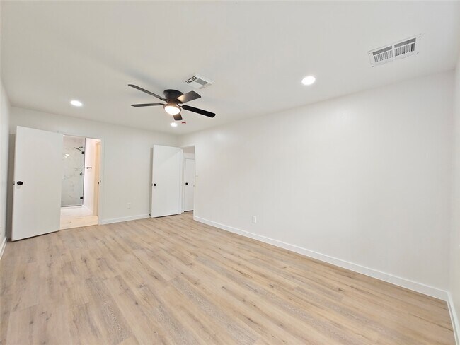 Building Photo - 4106 Clovernook Ln