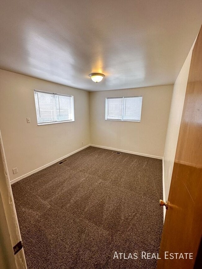 Building Photo - 1365 Emery St W