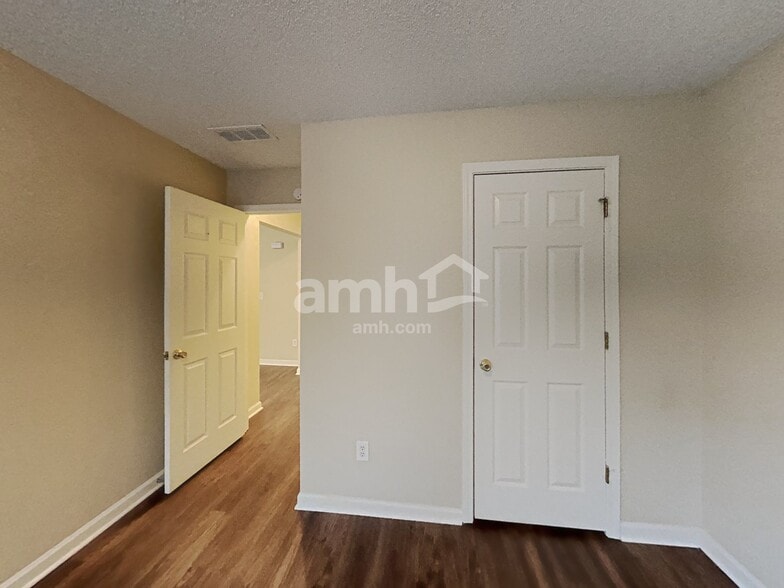 Building Photo - 5970 Water Oaks Dr