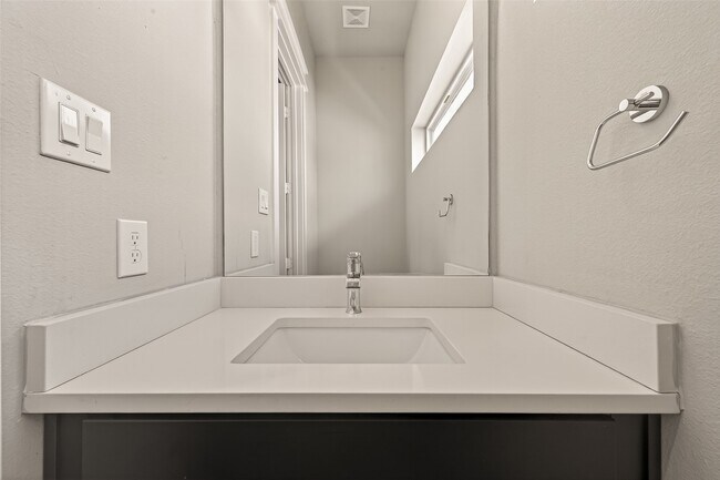 Building Photo - 2114 Engelmohr St