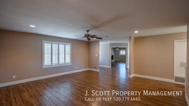 Building Photo - 9059 N Arroya Vista Dr
