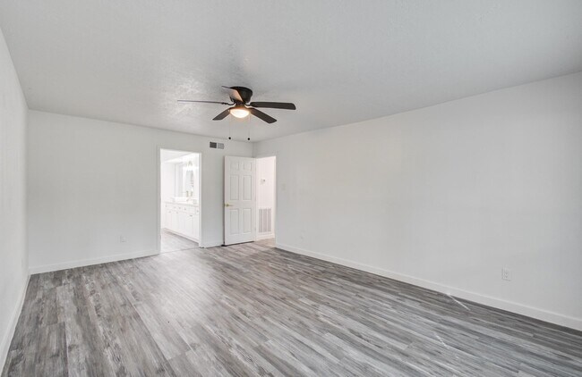 Building Photo - 812 Stone Mountain Dr