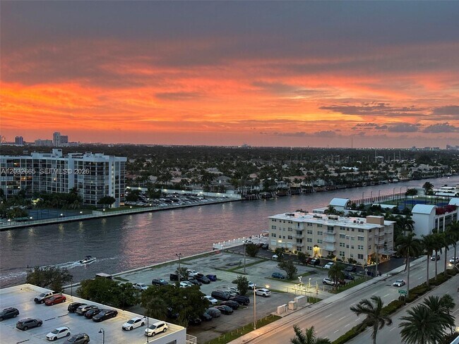 Building Photo - 3001 S Ocean Dr