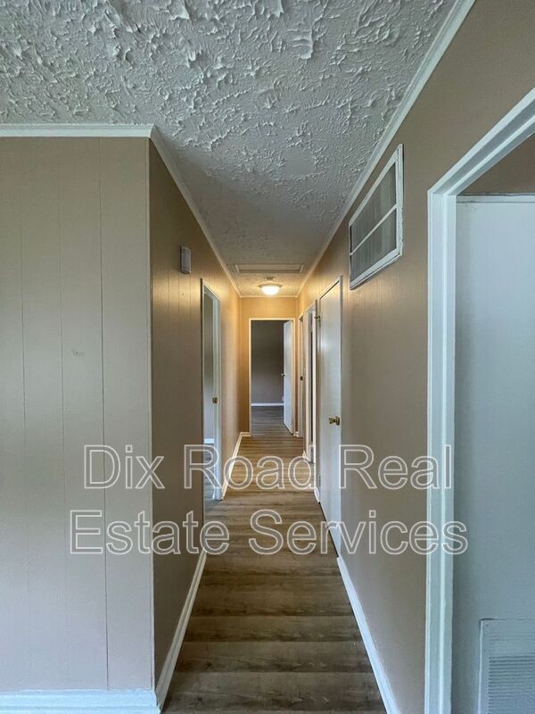 Building Photo - 4910 Porterfield Dr