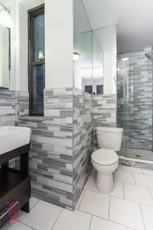 Building Photo - 221 E 23rd St