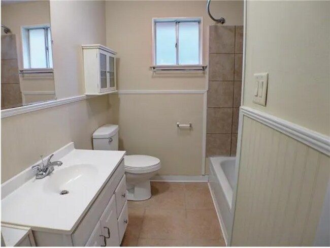 Building Photo - 112 Dewald Ln