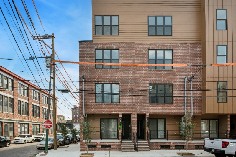 Building Photo - 1651 N 6th St