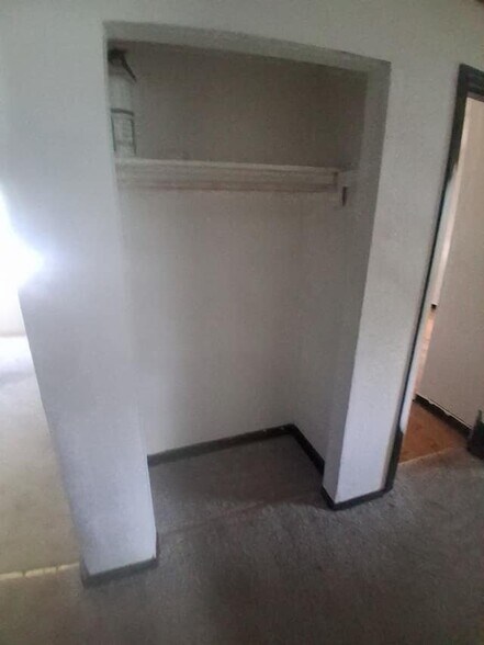 Building Photo - 11 B Ln