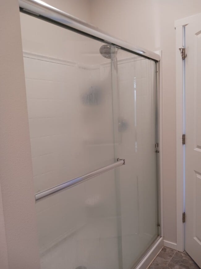 Building Photo - Beautiful 2-Bedroom 2 Bathroom home locate...