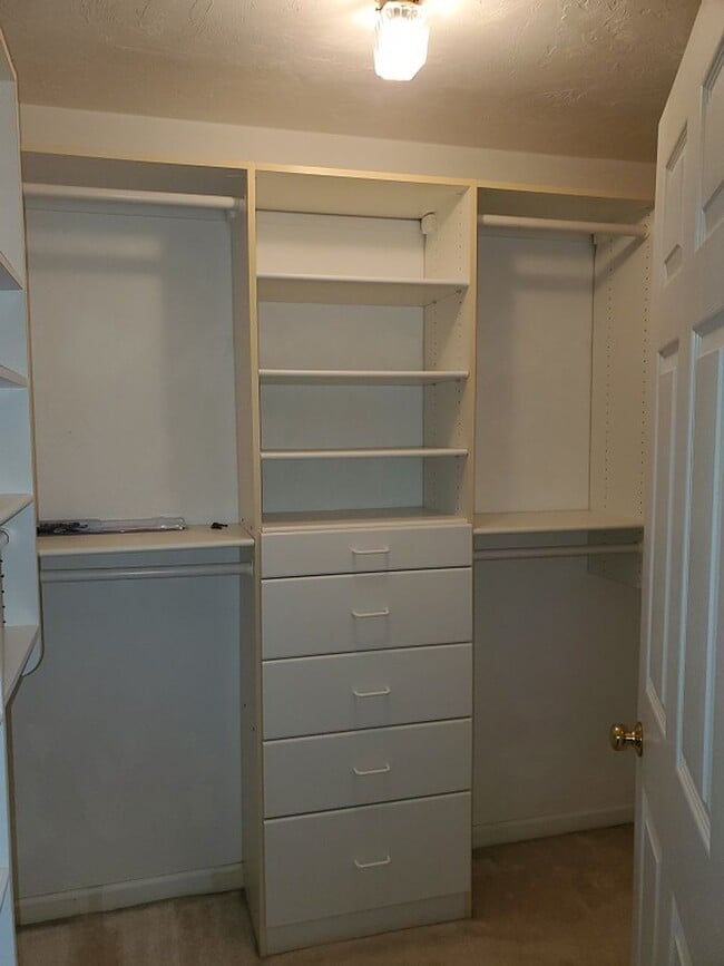 Building Photo - Warm and Inviting Marlborough Single Family Rental Opportunity