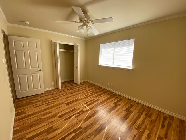 Building Photo - Conveniently Located to Randolph AFB, 4/2.5 ~ Large Backyard ~ Storage Shed ~ Move In Ready!