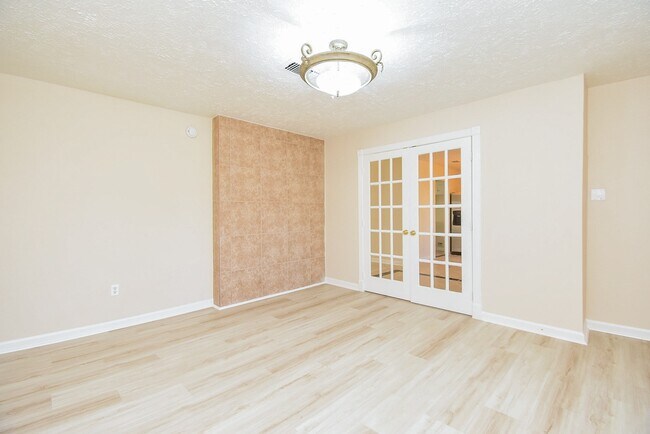 Building Photo - 2835 Pepperwood Dr