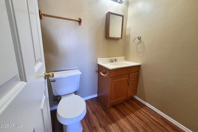 Building Photo - 8416 E Leigh Dr