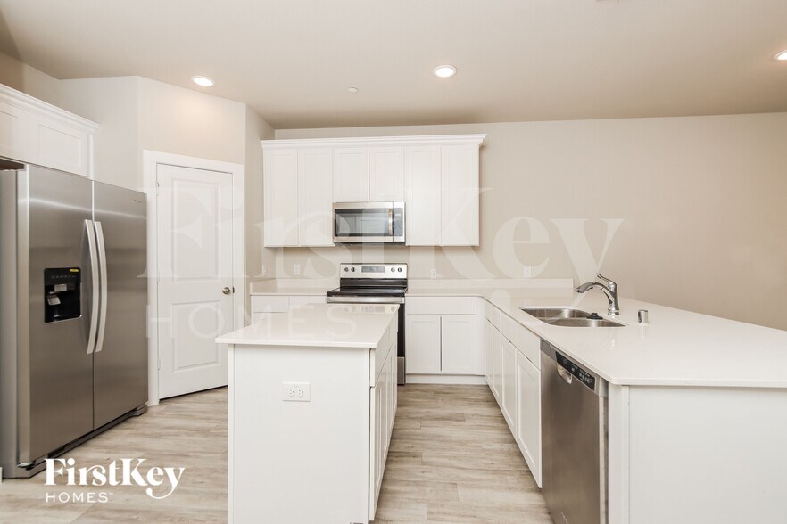 Building Photo - 323 Aveen Path