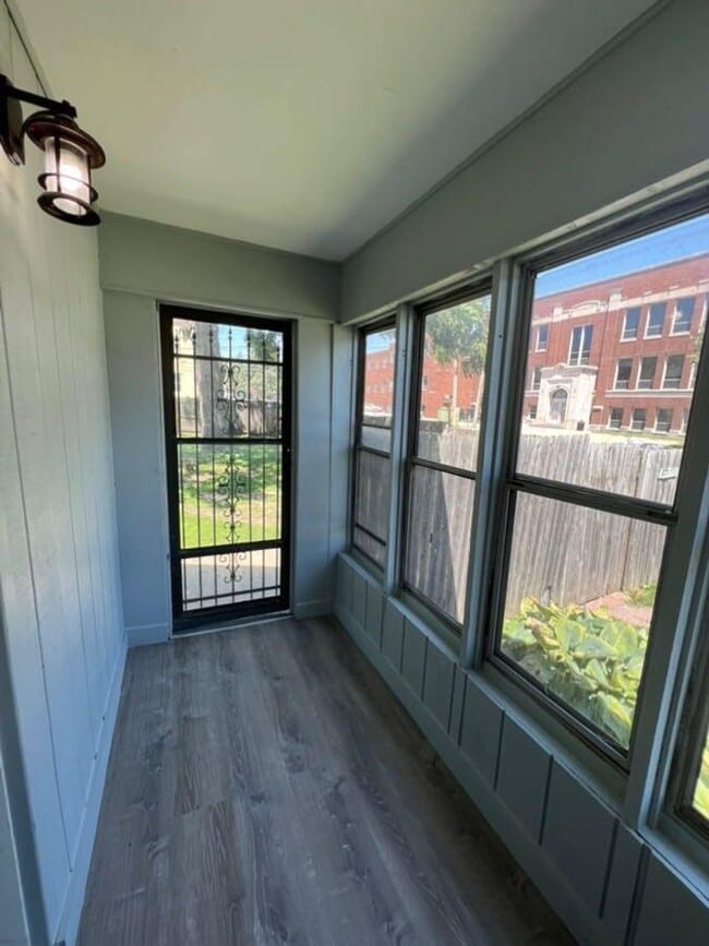 Building Photo - There is a $25 fee per application and eve...