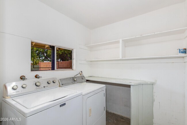Building Photo - 1524 W Ocotillo Rd
