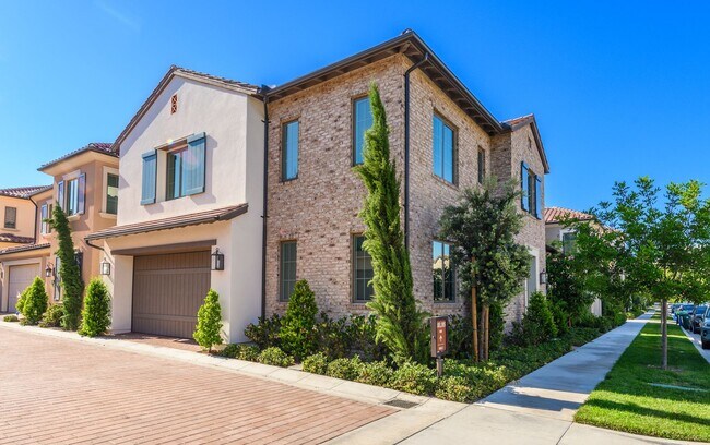 Building Photo - 3bedroom/3 bath/Gated Orchard Hill/Detached House for rent