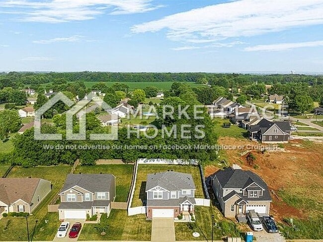 Building Photo - 554 Vining Ln