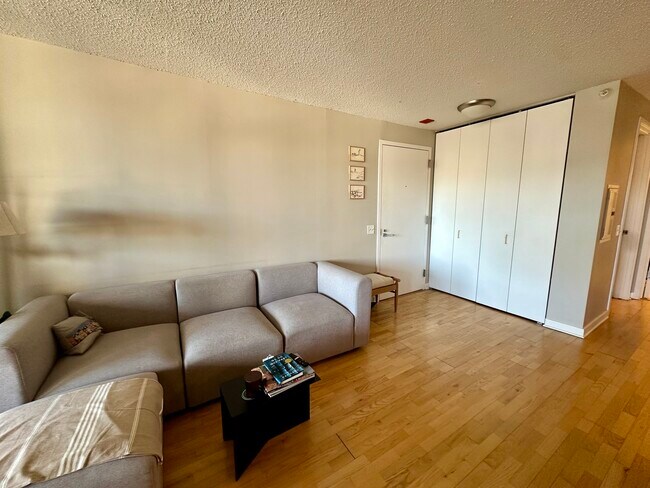 Building Photo - 545 N Dearborn St