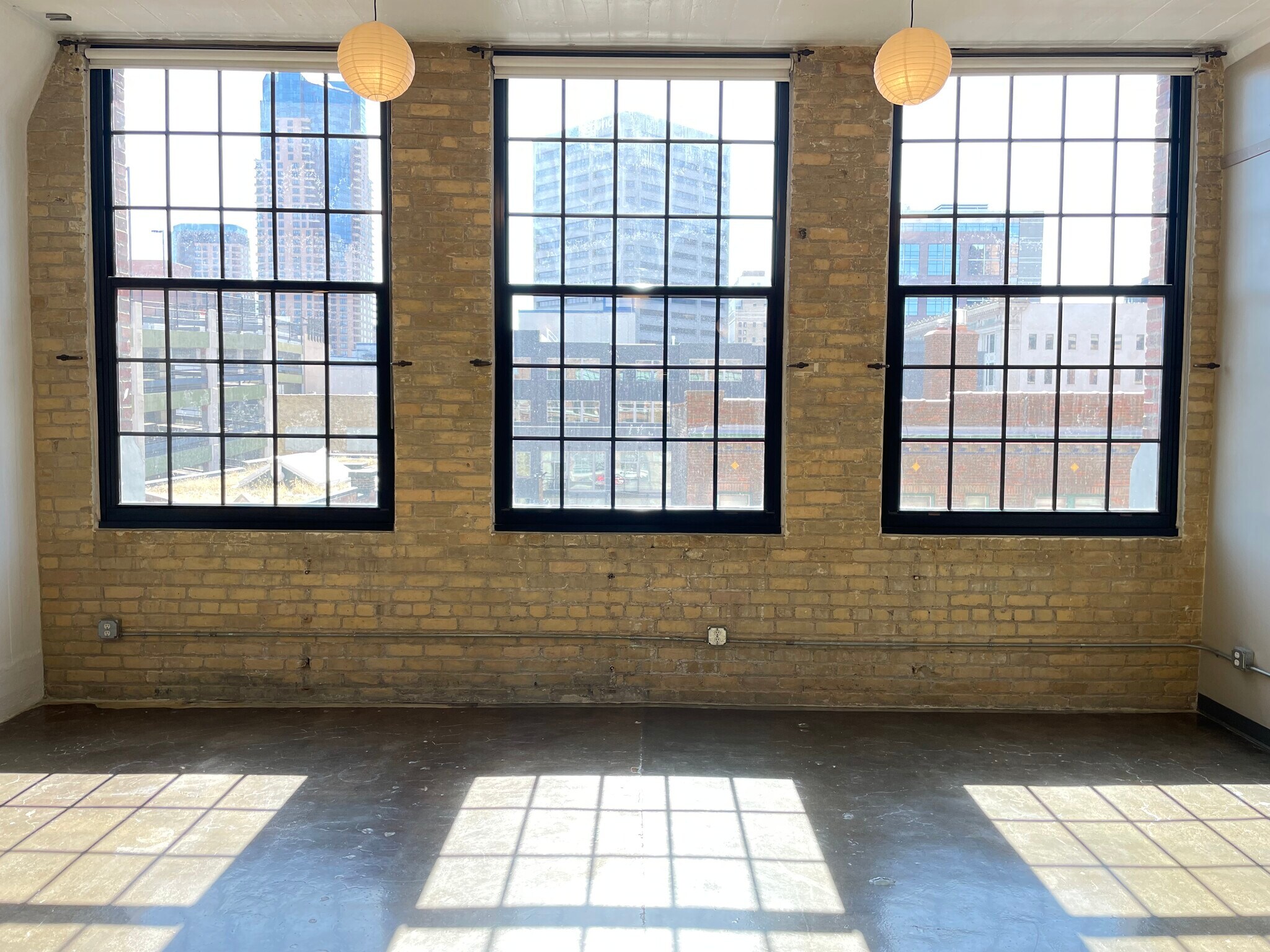 Building Photo - 500 Robert St N