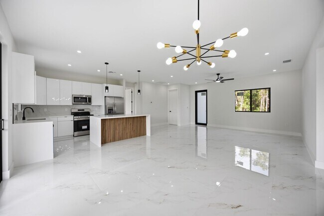 Building Photo - 1299 Barton Ave