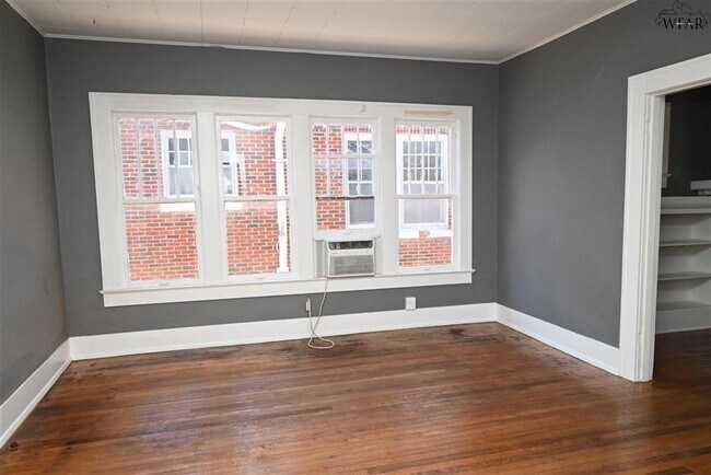 Building Photo - 1705 Pearl Ave