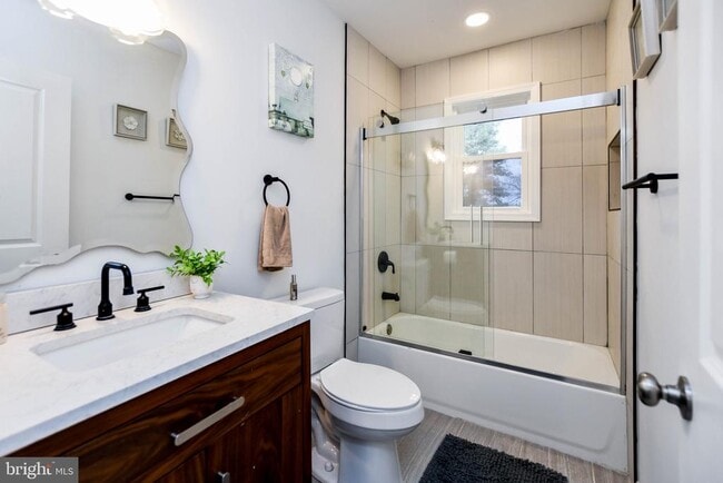 Building Photo - 3802 Cedar Dr