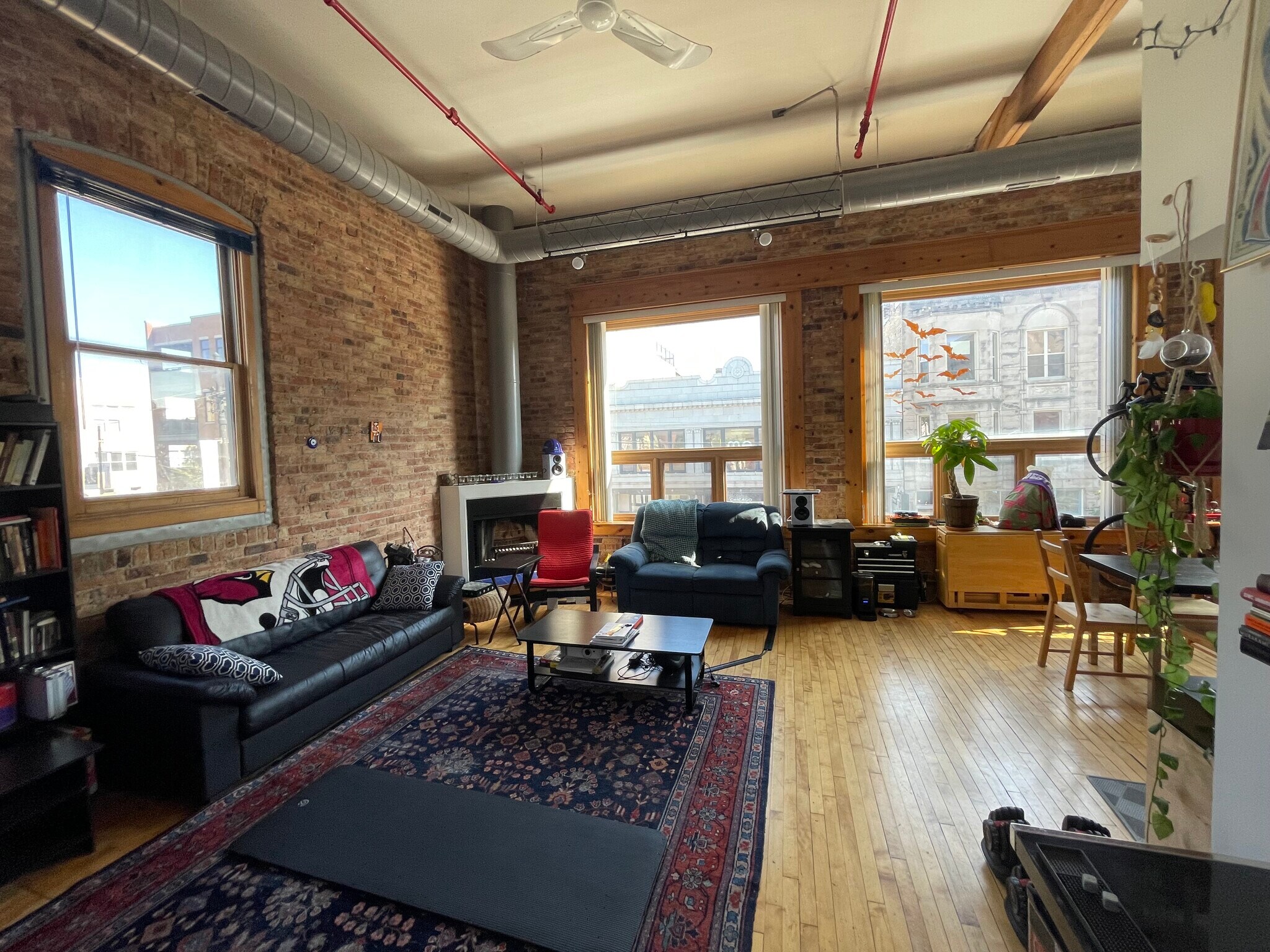 Building Photo - 1114 W Belmont Ave