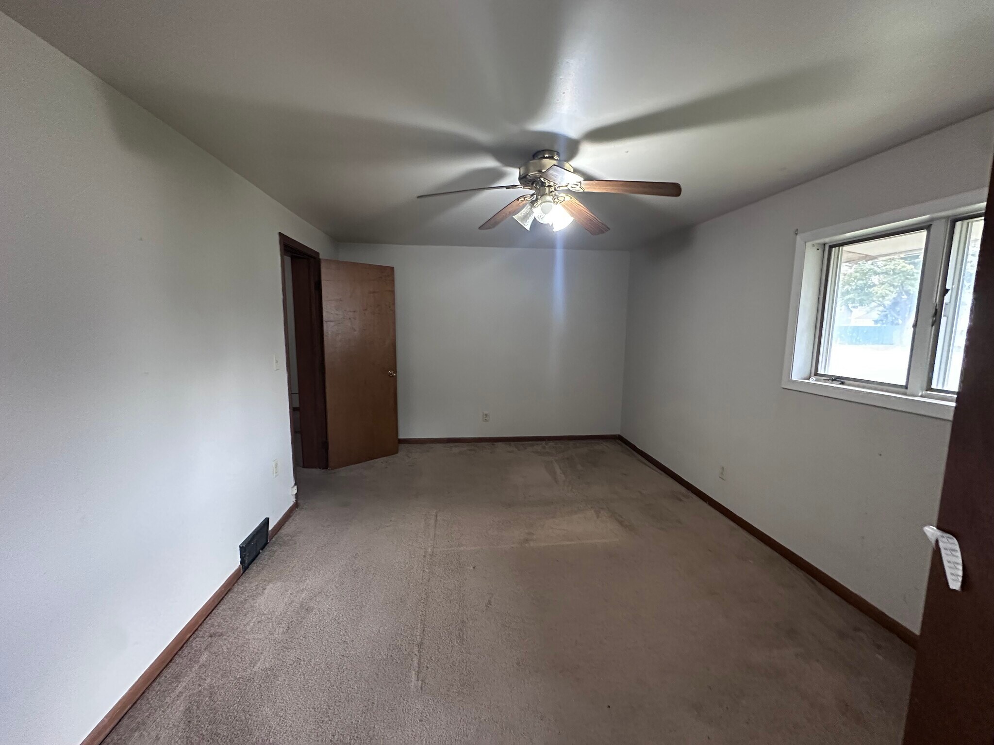 Building Photo - 629 Park Ave