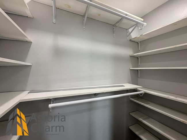 Building Photo - Updated 2 Bed Home with Backyard and Great...