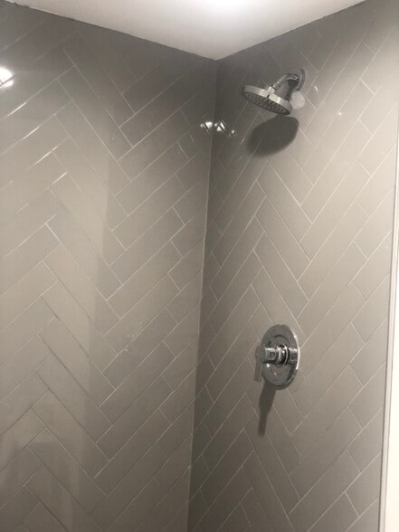 Private Bathroom - 13711 Pennsboro Dr