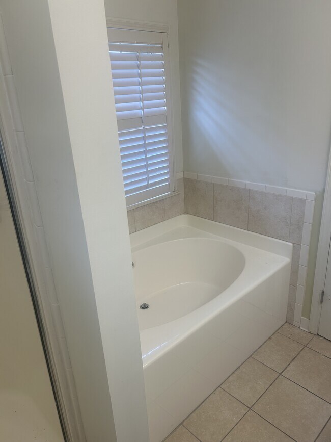 Building Photo - 8908 Asheville Dr