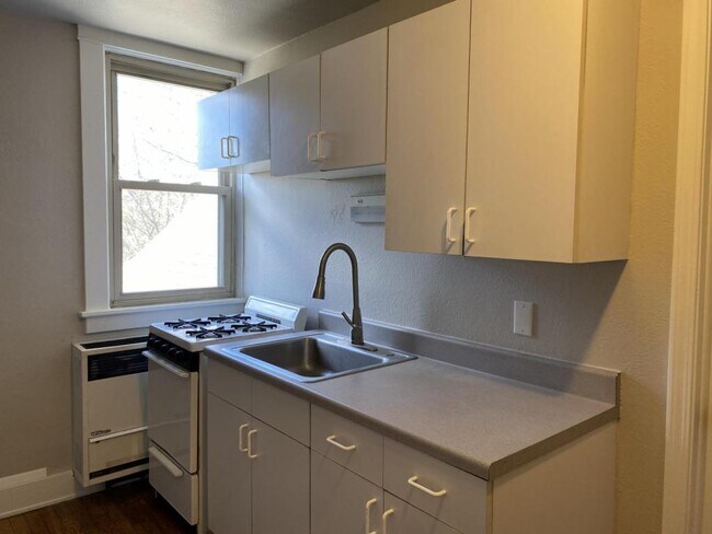 Building Photo - 1686 Coventry Road #Third Floor