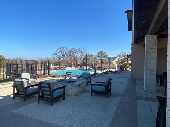 Building Photo - 384 Gaida Loop