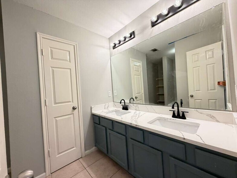 Building Photo - 6427 Waldron Dr