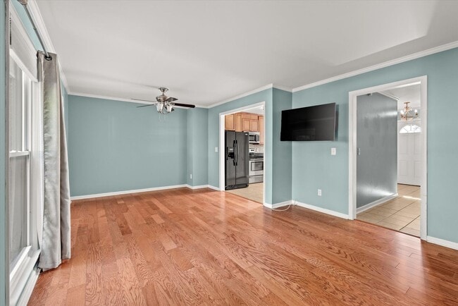 Building Photo - Inviting 3-bedroom, 1.5-bath home in the h...