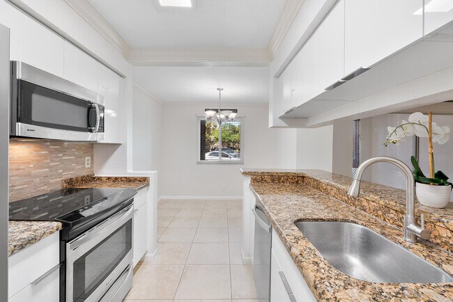 Building Photo - 9777 Westview Dr