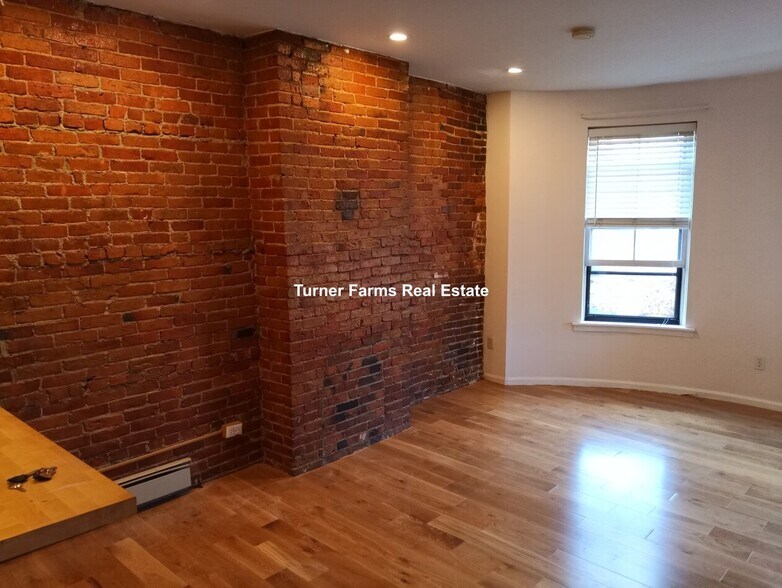 Building Photo - 204 Northampton St